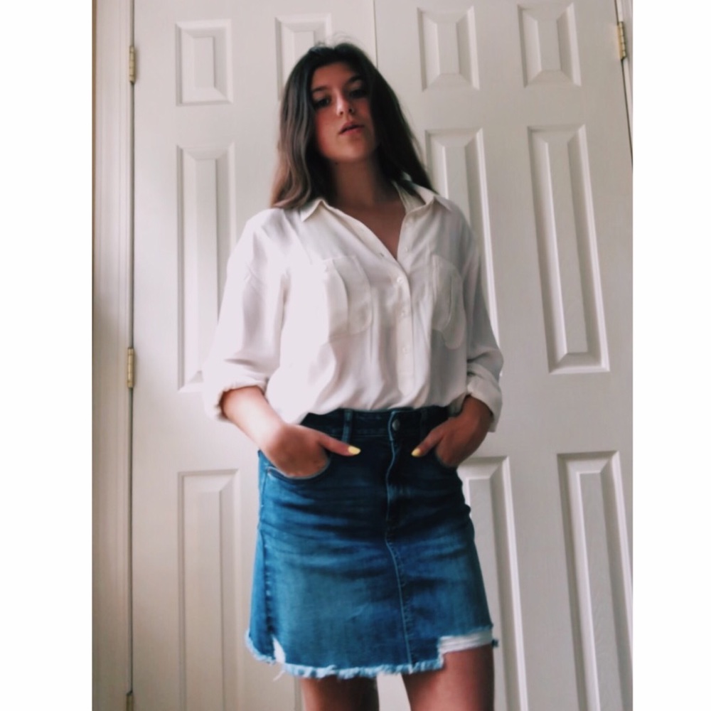 Cream half button down collared shirt🌟 - Picture 3 of 7